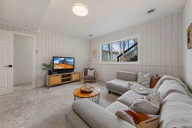 1055 W County Road D, Shoreview, MN 55126