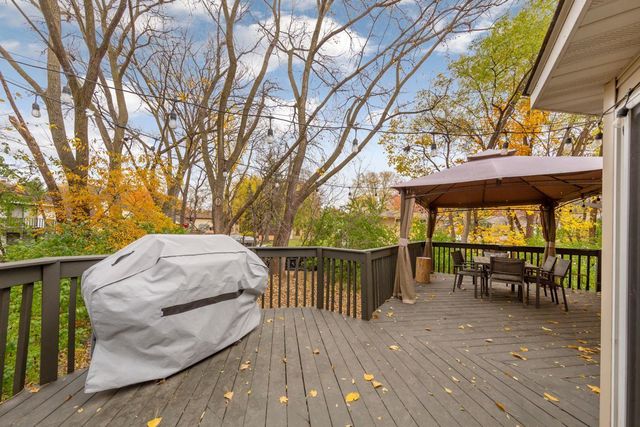 1055 W County Road D, Shoreview, MN 55126