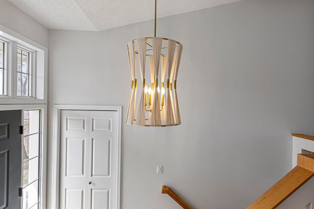 1055 W County Road D, Shoreview, MN 55126