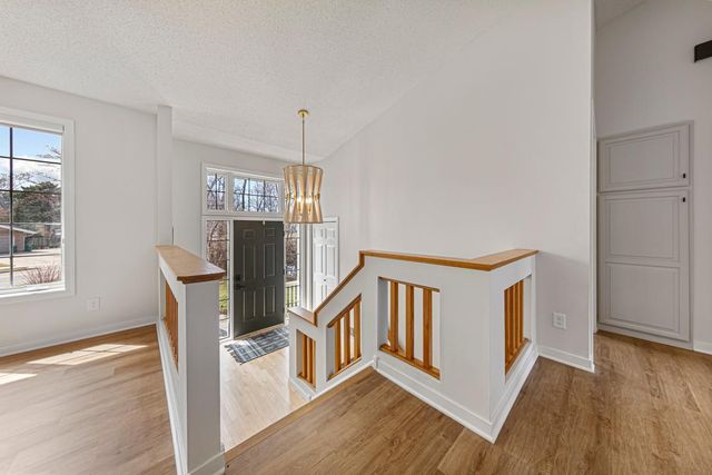 1055 W County Road D, Shoreview, MN 55126