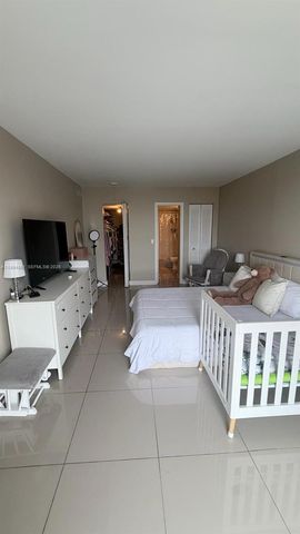 13499 Biscayne Blvd 805, North Miami, FL 33181