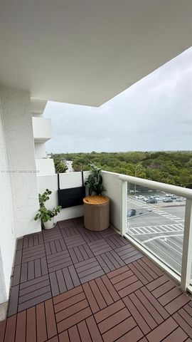 13499 Biscayne Blvd 805, North Miami, FL 33181