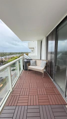 13499 Biscayne Blvd 805, North Miami, FL 33181