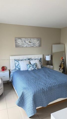 13499 Biscayne Blvd 805, North Miami, FL 33181