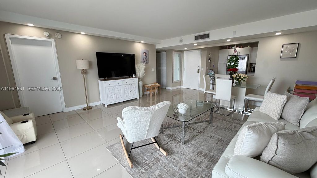 13499 Biscayne Blvd 805, North Miami, FL 33181