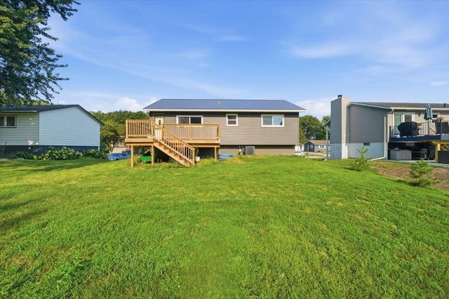 2721 Hiawatha Road, Cedar Falls, IA 50613