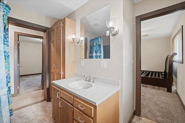 2721 Hiawatha Road, Cedar Falls, IA 50613