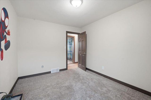 2721 Hiawatha Road, Cedar Falls, IA 50613