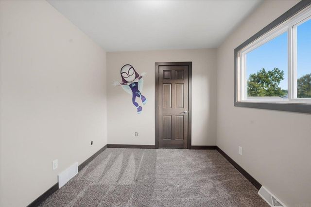 2721 Hiawatha Road, Cedar Falls, IA 50613