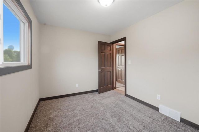 2721 Hiawatha Road, Cedar Falls, IA 50613