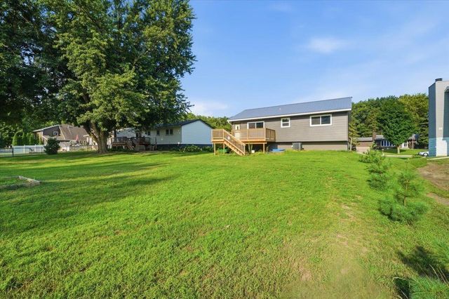 2721 Hiawatha Road, Cedar Falls, IA 50613