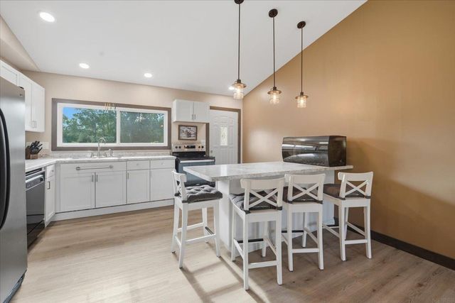 2721 Hiawatha Road, Cedar Falls, IA 50613