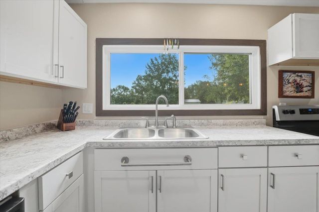 2721 Hiawatha Road, Cedar Falls, IA 50613