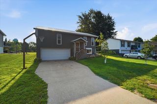 2721 Hiawatha Road, Cedar Falls, IA 50613