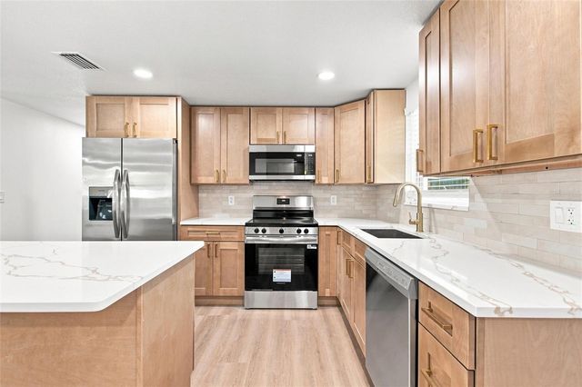3214 ACACIA STREET, Lutz, FL 33558