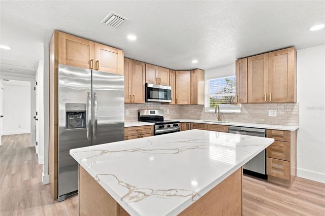 3214 ACACIA STREET, Lutz, FL 33558
