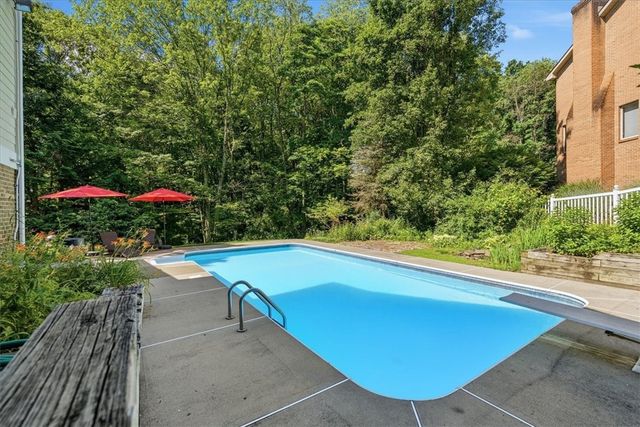 2448 Rihn Strasse, Hampton, PA 15044
