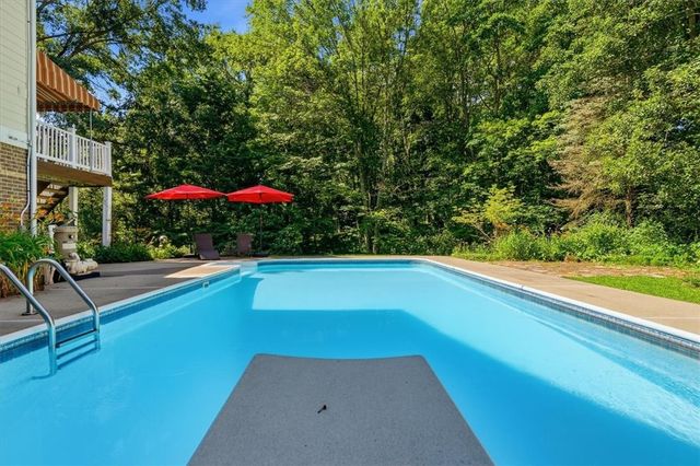 2448 Rihn Strasse, Hampton, PA 15044