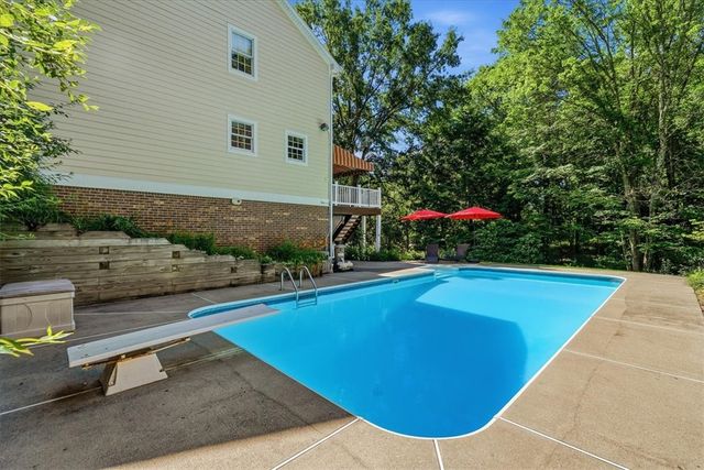 2448 Rihn Strasse, Hampton, PA 15044