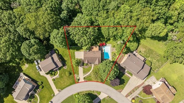 2448 Rihn Strasse, Hampton, PA 15044