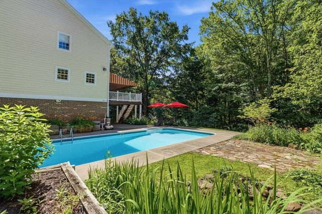 2448 Rihn Strasse, Hampton, PA 15044
