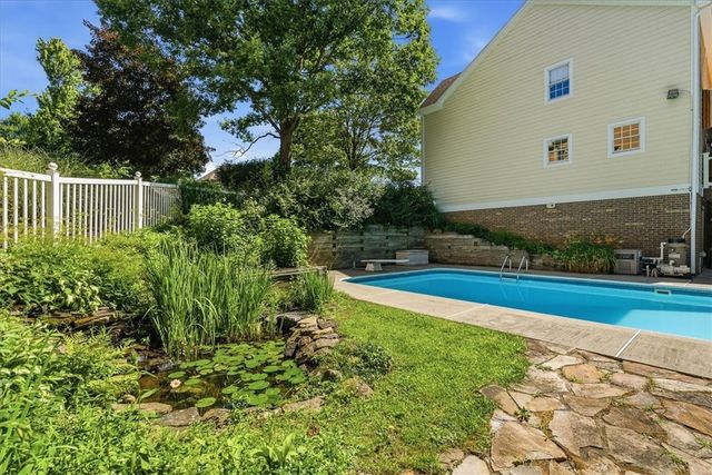 2448 Rihn Strasse, Hampton, PA 15044