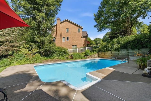 2448 Rihn Strasse, Hampton, PA 15044
