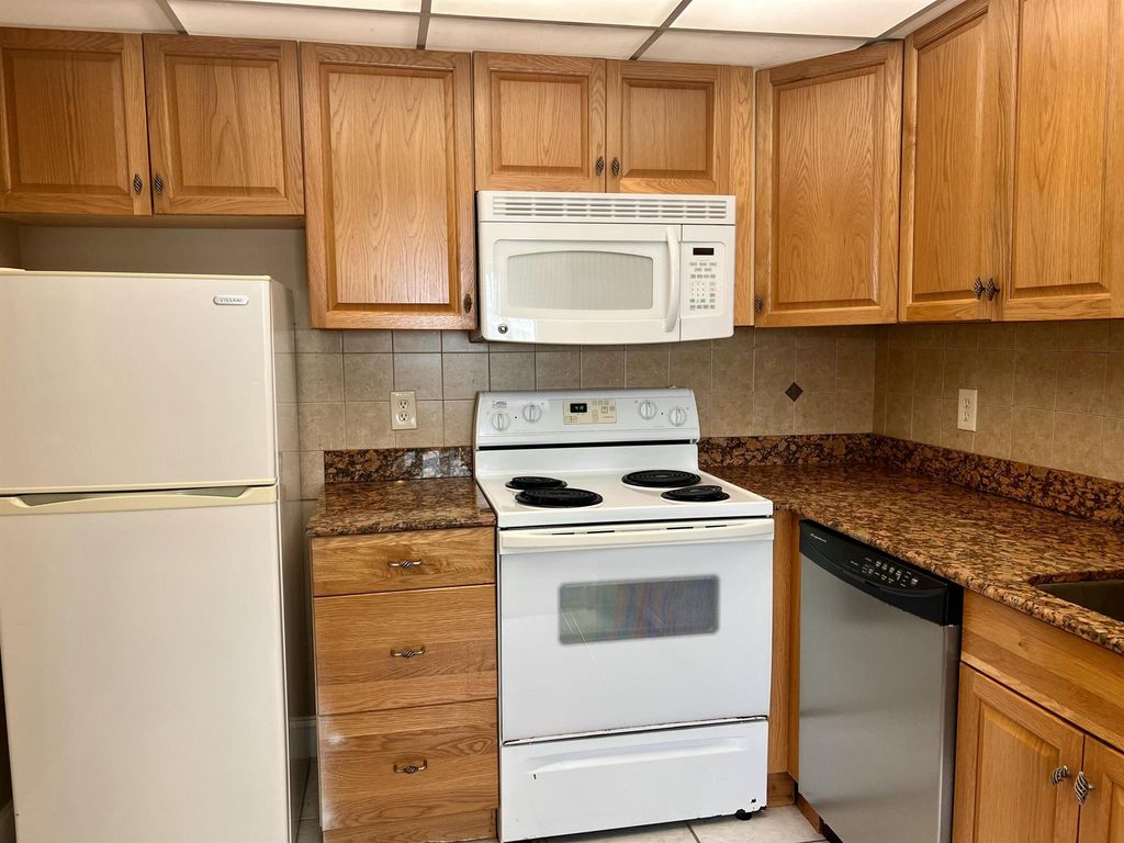 Image 12 of property listing at 202 Tuscany D, Delray Beach, FL 33446