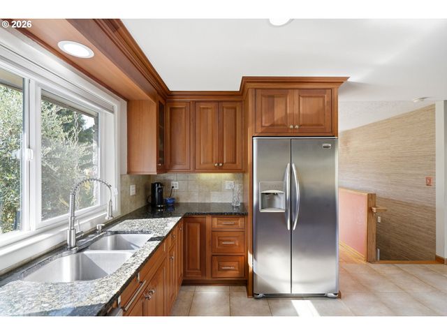 804 Nw Sluman Rd, Vancouver, WA 98665