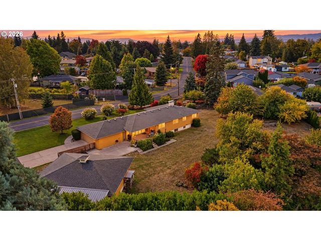 804 Nw Sluman Rd, Vancouver, WA 98665