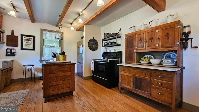 585 BUTTERMILK RD, Hellertown, PA 18055