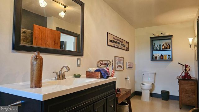 585 BUTTERMILK RD, Hellertown, PA 18055