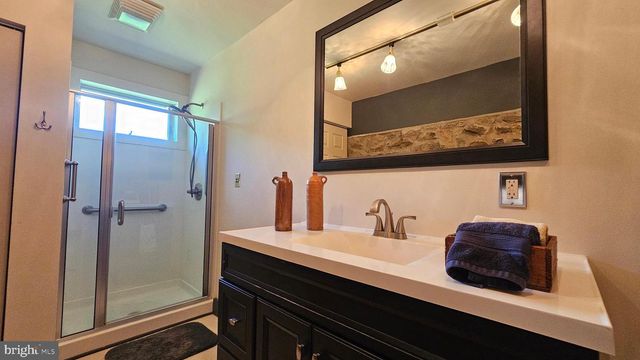 585 BUTTERMILK RD, Hellertown, PA 18055