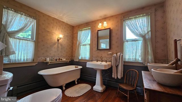 585 BUTTERMILK RD, Hellertown, PA 18055