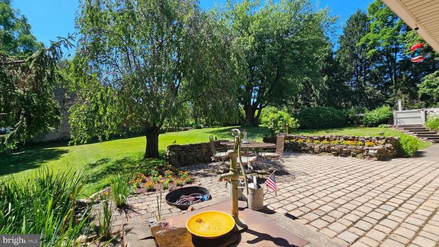 585 BUTTERMILK RD, Hellertown, PA 18055
