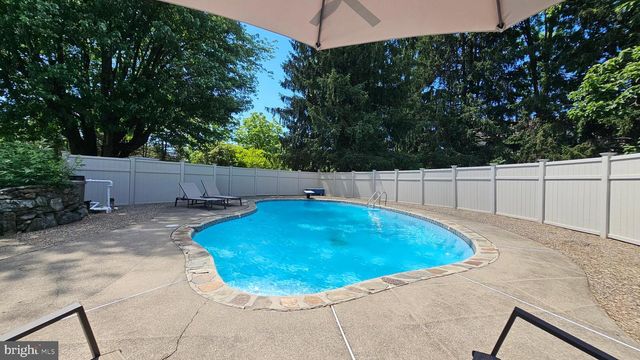585 BUTTERMILK RD, Hellertown, PA 18055