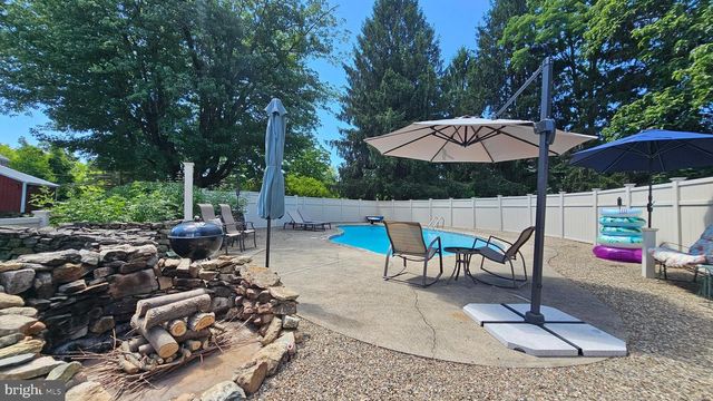 585 BUTTERMILK RD, Hellertown, PA 18055