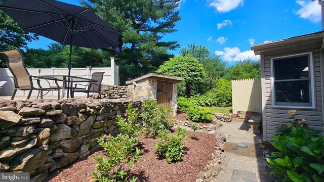 585 BUTTERMILK RD, Hellertown, PA 18055