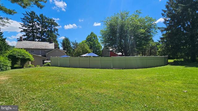 585 BUTTERMILK RD, Hellertown, PA 18055