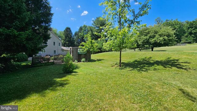 585 BUTTERMILK RD, Hellertown, PA 18055