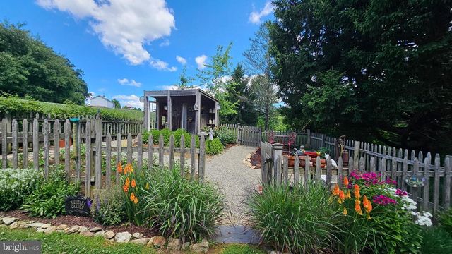 585 BUTTERMILK RD, Hellertown, PA 18055