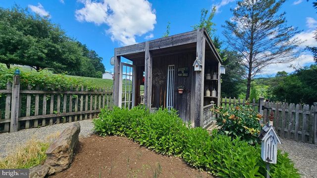 585 BUTTERMILK RD, Hellertown, PA 18055