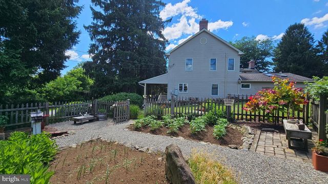 585 BUTTERMILK RD, Hellertown, PA 18055