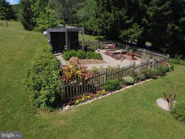 585 BUTTERMILK RD, Hellertown, PA 18055