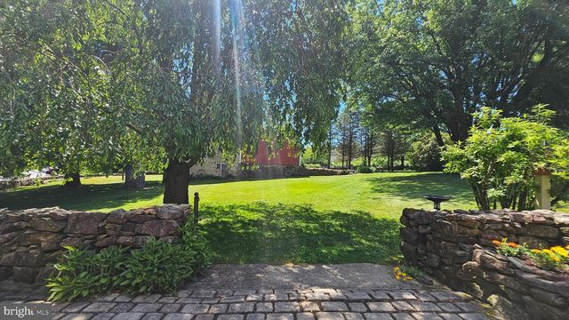 585 BUTTERMILK RD, Hellertown, PA 18055