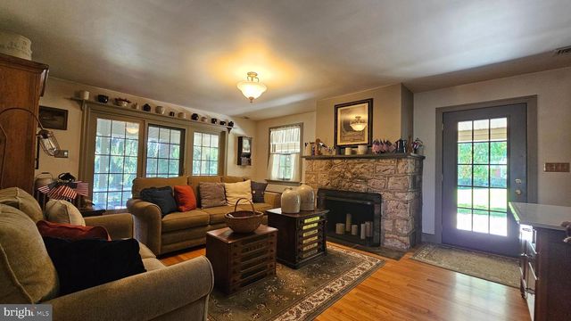585 BUTTERMILK RD, Hellertown, PA 18055