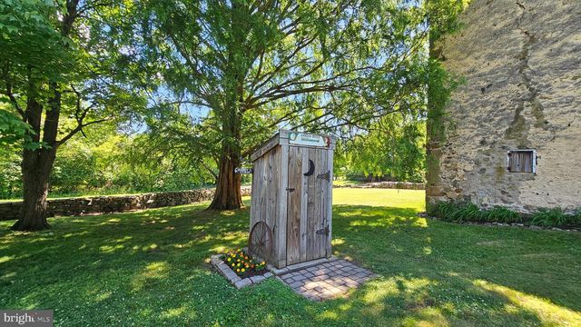 585 BUTTERMILK RD, Hellertown, PA 18055