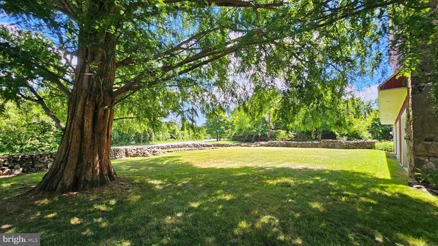 585 BUTTERMILK RD, Hellertown, PA 18055