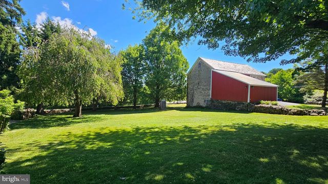 585 BUTTERMILK RD, Hellertown, PA 18055