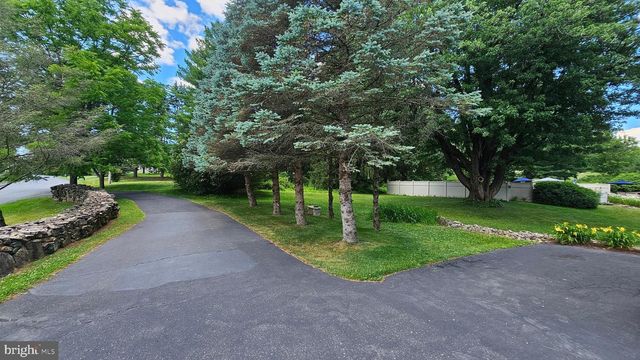 585 BUTTERMILK RD, Hellertown, PA 18055